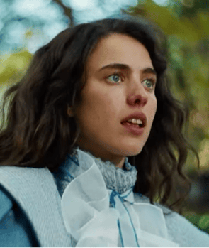 Felicity in 'Poor Things'